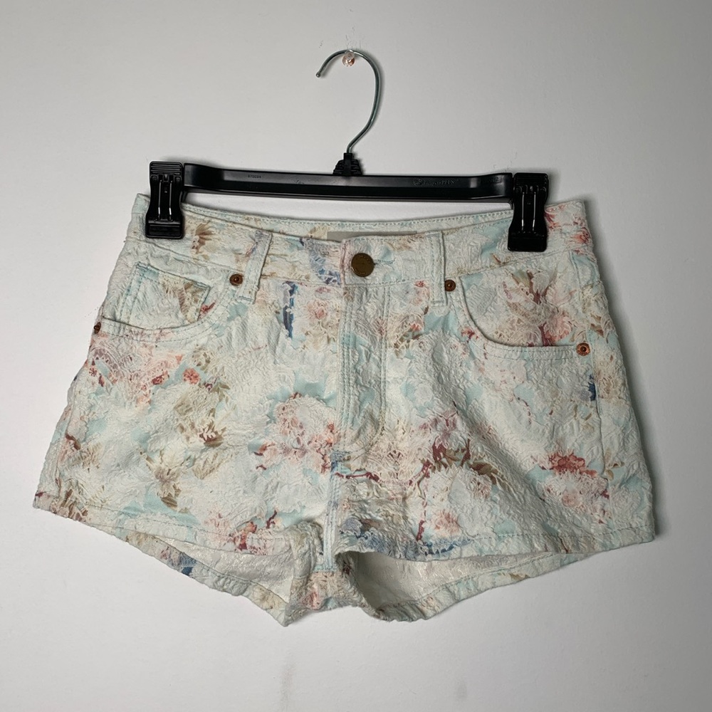 Top Shop Mid Rise Floral shorts Size 26